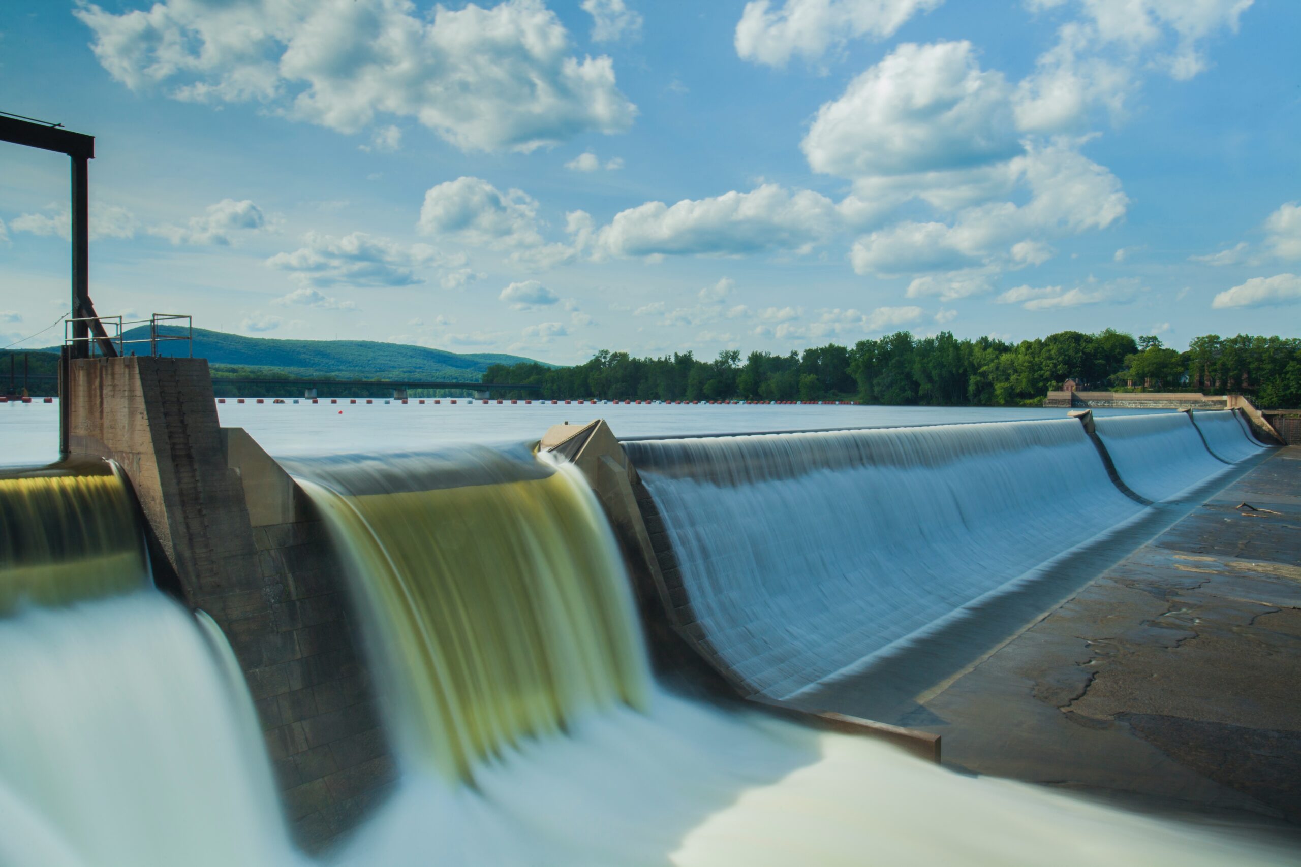Image of a hydroelectric dam