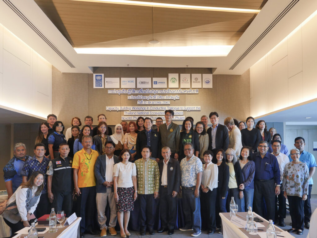 Group photo of Thailand Mini Trialogue participants