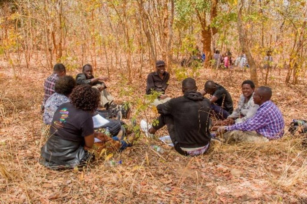 Focus group discussion on HRBA at Zolokere. Photo by Hezekiah Namonde